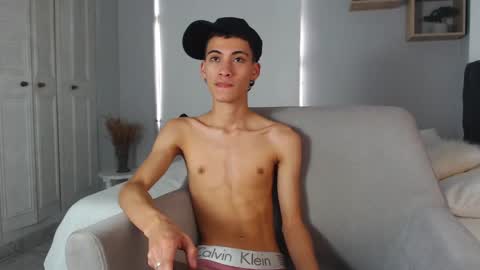 Snapshot of yulian_vasquez chatting on 03.08.25 yulian_vasquez online show from 03.08.25