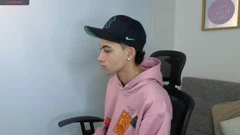 Snapshot of yulian_vasquez chatting on 09.25.25 yulian_vasquez online show from 09.25.25