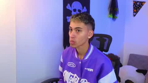 Snapshot of yulian_vasquez chatting on 10.14.25 yulian_vasquez online show from 10.14.25