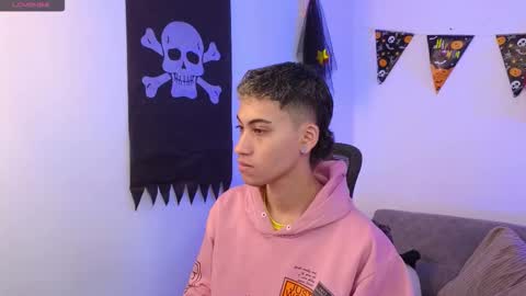 Snapshot of yulian_vasquez chatting on 10.17.25 yulian_vasquez online show from 10.17.25