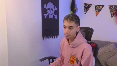 Snapshot of yulian_vasquez chatting on 10.18.25 yulian_vasquez online show from 10.18.25