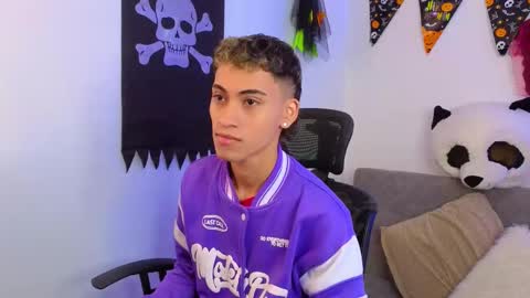 Snapshot of yulian_vasquez chatting on 10.25.25 yulian_vasquez online show from 10.25.25