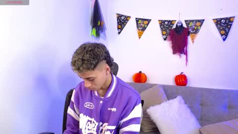 Snapshot of yulian_vasquez chatting on 10.29.25 yulian_vasquez online show from 10.29.25