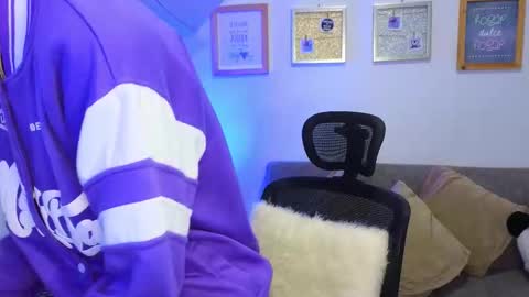 Snapshot of yulian_vasquez chatting on 11.22.25 yulian_vasquez online show from 11.22.25