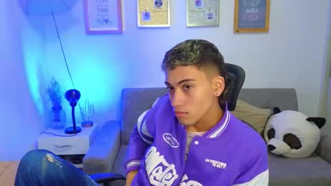 Snapshot of yulian_vasquez chatting on 11.27.25 yulian_vasquez online show from 11.27.25