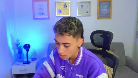 Snapshot of yulian_vasquez chatting on 11.29.25 yulian_vasquez online show from 11.29.25