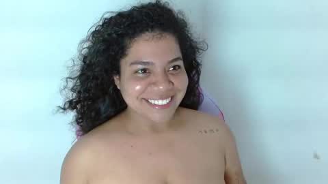 Snapshot of yulissa18 chatting on 01.05.25 Yuli and SaraIndependent model online show from 01.05.25