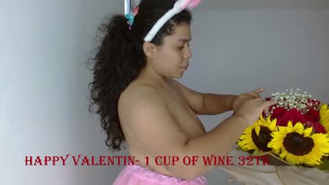 Snapshot of yulissa18 chatting on 02.15.25 Yuli and SaraIndependent model online show from 02.15.25