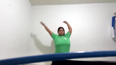 Snapshot of yulissa18 chatting on 10.31.25 Yuli and SaraIndependent model online show from 10.31.25