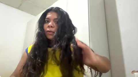 Snapshot of yulissa18 chatting on 11.14.25 Yuli and SaraIndependent model online show from 11.14.25