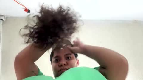 Snapshot of yulissa18 chatting on 11.22.25 Yuli and SaraIndependent model online show from 11.22.25