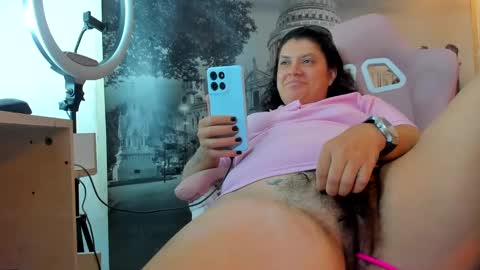 Snapshot of yumandsay chatting on 09.23.25 Snowflake online show from 09.23.25