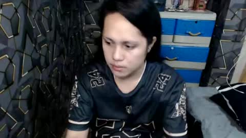 Snapshot of yumi_white chatting on 10.03.25 yumi online show from 10.03.25