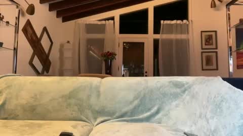 yumiandwolf online show from 09.27.25