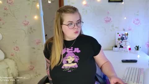 Polly online show from 12.05.25