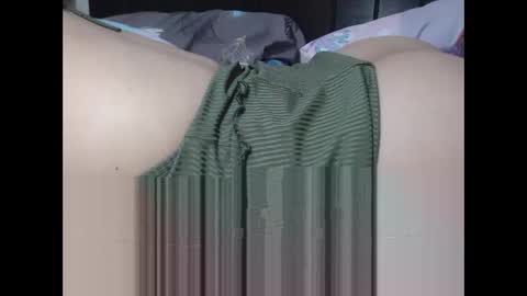 Snapshot of yummy72747 chatting on 12.15.25 yummy72747 online show from 12.15.25