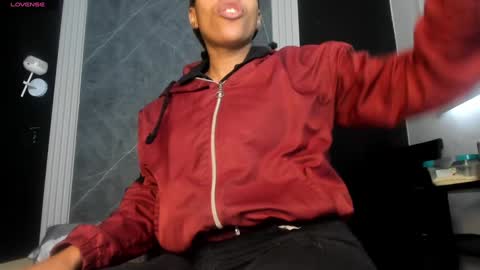 Snapshot of yummyduo chatting on 01.05.25 Yummyduo online show from 01.05.25