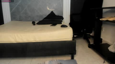 Snapshot of yummyduo chatting on 01.05.25 Yummyduo online show from 01.05.25