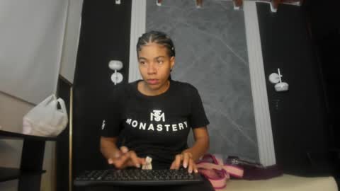 Snapshot of yummyduo chatting on 01.10.25 Yummyduo online show from 01.10.25