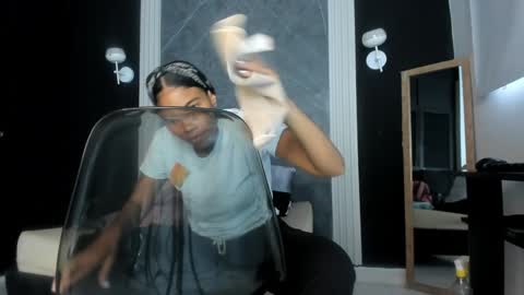 Snapshot of yummyduo chatting on 01.16.25 Yummyduo online show from 01.16.25