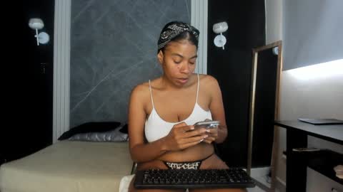 Snapshot of yummyduo chatting on 01.19.25 Yummyduo online show from 01.19.25