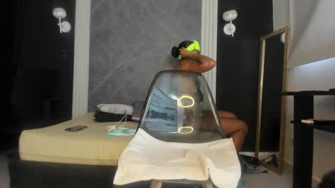 Snapshot of yummyduo chatting on 01.22.25 Yummyduo online show from 01.22.25