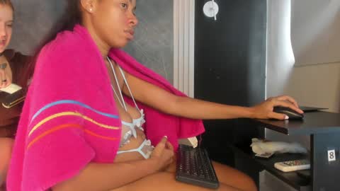 Snapshot of yummyduo chatting on 01.25.25 Yummyduo online show from 01.25.25