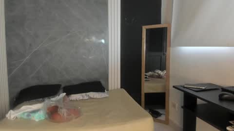 Snapshot of yummyduo chatting on 01.28.25 Yummyduo online show from 01.28.25