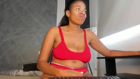 Snapshot of yummyduo chatting on 01.28.25 Yummyduo online show from 01.28.25