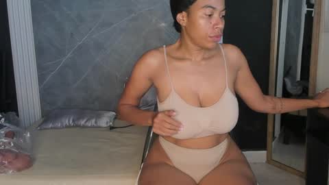 Snapshot of yummyduo chatting on 02.08.25 Yummyduo online show from 02.08.25