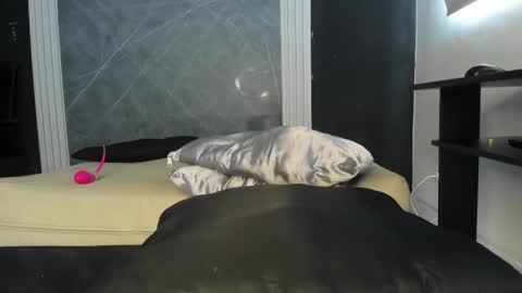 Snapshot of yummyduo chatting on 03.11.25 Yummyduo online show from 03.11.25