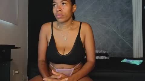 Snapshot of yummyduo chatting on 10.08.25 Yummyduo online show from 10.08.25