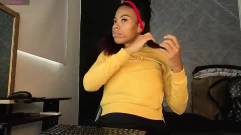 Snapshot of yummyduo chatting on 10.23.25 Yummyduo online show from 10.23.25