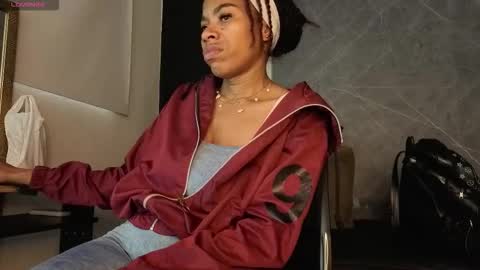 Snapshot of yummyduo chatting on 10.27.25 Yummyduo online show from 10.27.25