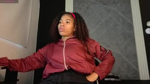 Snapshot of yummyduo chatting on 11.18.25 Yummyduo online show from 11.18.25