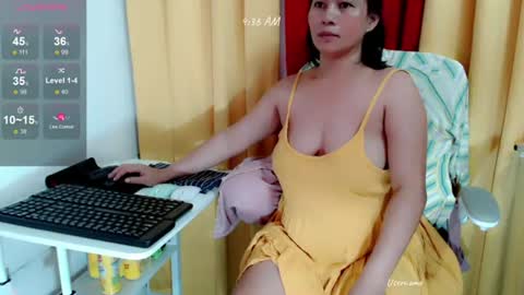 Snapshot of yummyhottits chatting on 06.25.26 nemay online show from 06.25.26