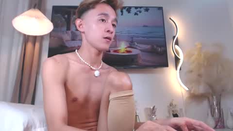 Snapshot of yummyjustine07 chatting on 01.05.25 Justine online show from 01.05.25