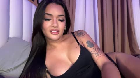 Snapshot of yummyrenalyn chatting on 11.13.25 Goddes Renalyn online show from 11.13.25