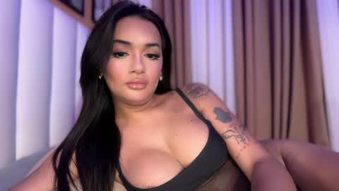 Snapshot of yummyrenalyn chatting on 11.16.25 Goddes Renalyn online show from 11.16.25