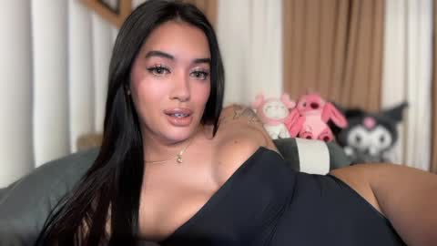 Snapshot of yummyrenalyn chatting on 12.14.25 Goddes Renalyn online show from 12.14.25