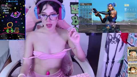 Snapshot of yuna_pink666 chatting on 12.17.24 yuna_pink666 online show from 12.17.24