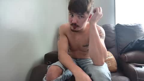 Snapshot of yungbul1 chatting on 12.04.25 yungbul1 online show from 12.04.25