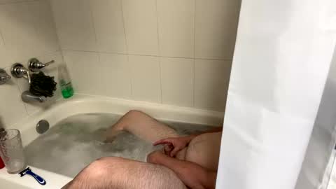 Snapshot of yungcupandspoonn chatting on 10.10.25 deezy online show from 10.10.25