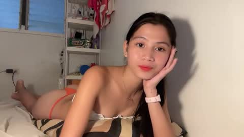 Snapshot of yuri_kai chatting on 11.21.25 yuri online show from 11.21.25