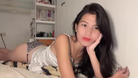 Snapshot of yuri_kai chatting on 12.02.25 yuri online show from 12.02.25