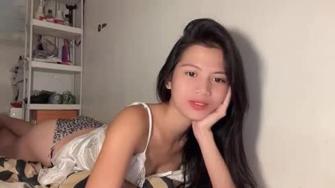 Snapshot of yuri_kai chatting on 12.03.25 yuri online show from 12.03.25