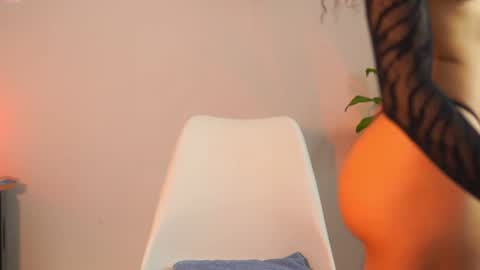 Yuyi Cam online show from 12.20.25