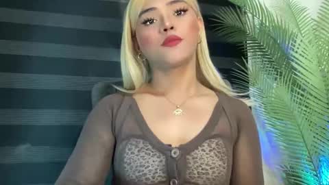 Snapshot of yvonne_guidotti chatting on 02.17.25 Miss Cali online show from 02.17.25