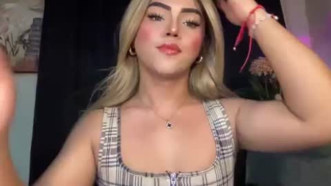 Snapshot of yvonne_guidotti chatting on 09.21.25 Miss Cali online show from 09.21.25