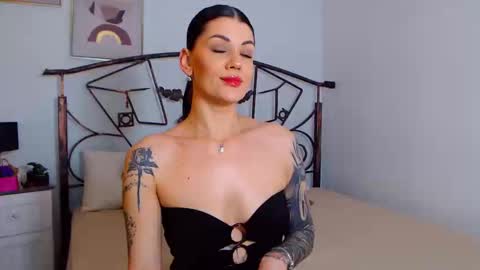 I V Y   online show from 12.26.24